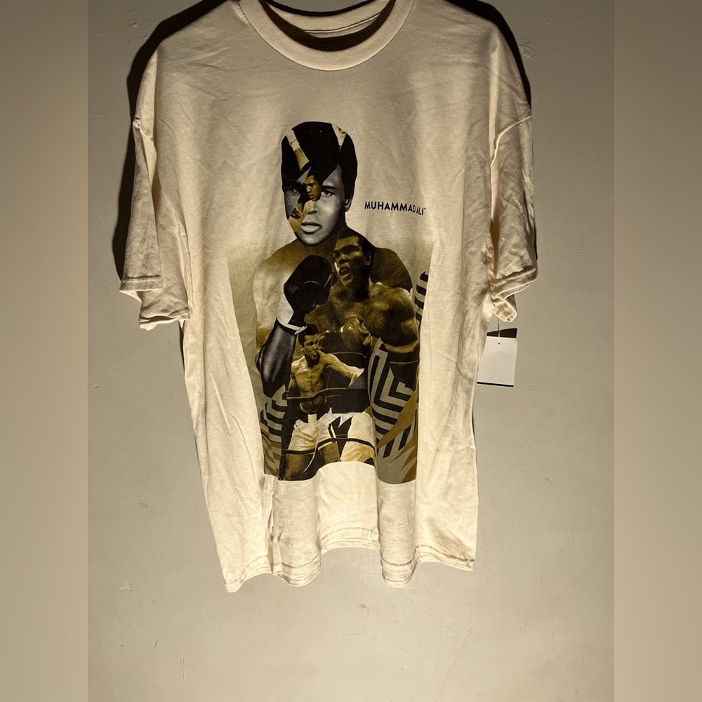Brand newXL graphic Tee. 
Muhammmad Ali picture graphic tee